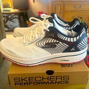 Men’s Skechers GoRun Consistent Athletic Walking Running Shoe size 10.5